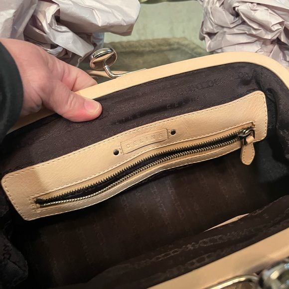 Rare Celine leather handbag with kiss-lock. Hard to find .with a COA & dustbag - Picture 5 of 13